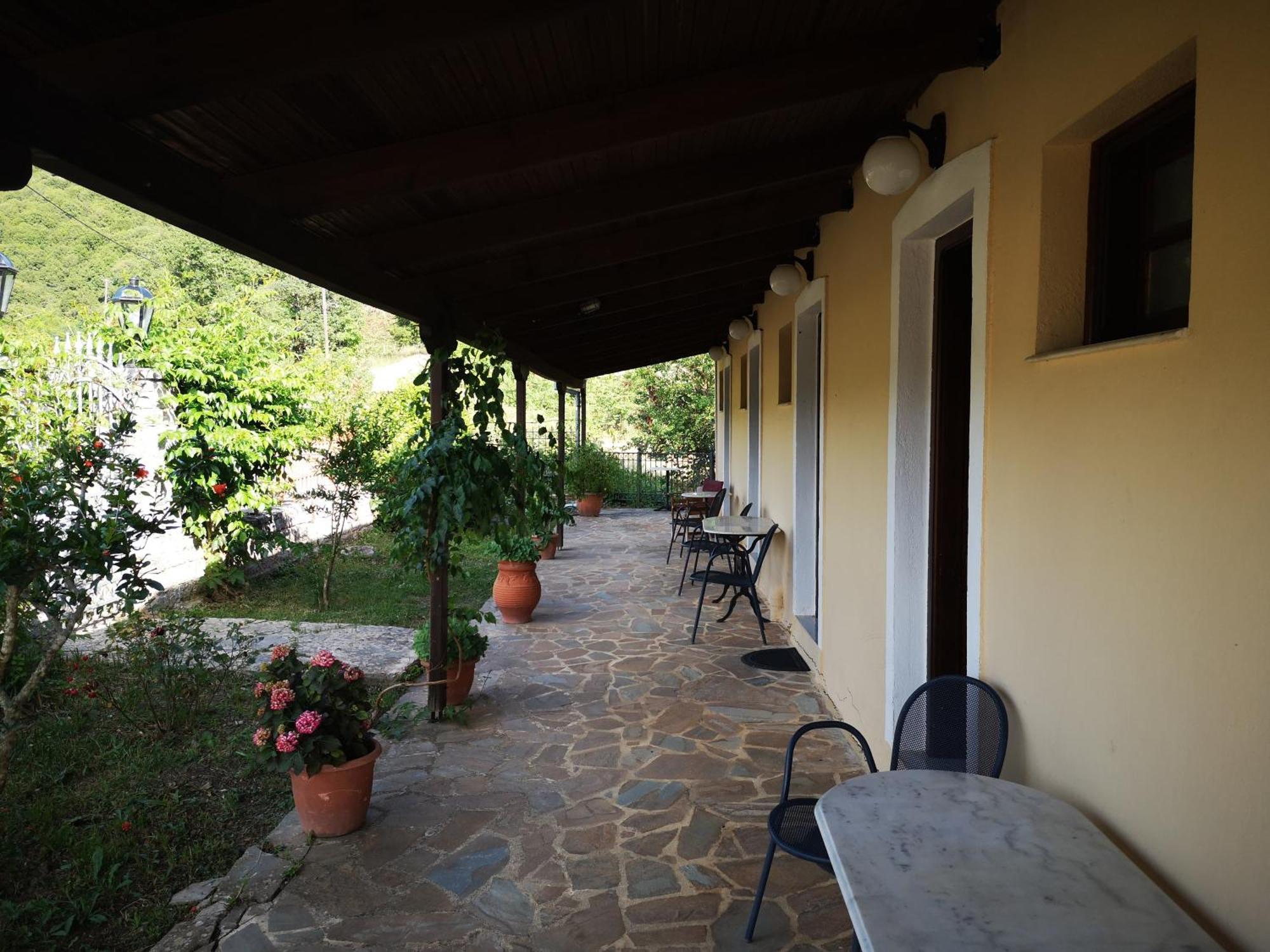 2 Alonia Hotel Anatolikí Frangíszta Kültér fotó